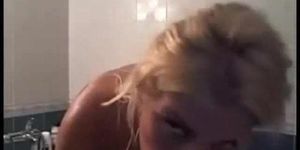 Cam No Sound: Chubby Blonde Teen In The Shower