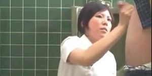 小便モザイク：日本の看護師の手コキ