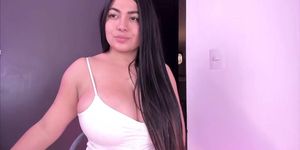 COLOMBIANA TETONA EN VESTIDO BLANCO