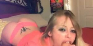 Webcam girl sucks a dildo