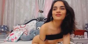 Teen Girl Fucking Her Pussy On Cam
