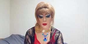 SISSY NICLO - SHEMALE - TRANSGENDER - HOT MAKEUP - RODE LIPPEN DIE IK PIJPEN WIL