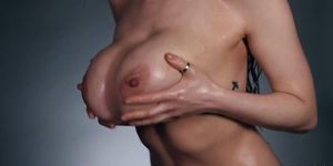 Tessa Fowler - Tessa Oily Tits Play - Solo