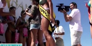 candid girls get filmed in sexy bikinis