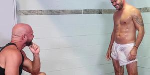 Mature Boyfriend Killian Knox Sucks A Huge Cock In The Shower - Extrabigdicks