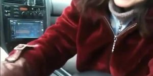 Blowjob in the lunch break in the car