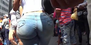 Amazing dominican girl with huge bubble booty in jeans