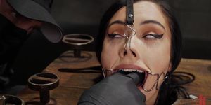 Slave in bondage cube pussy vibrated (Jazmin Luv)