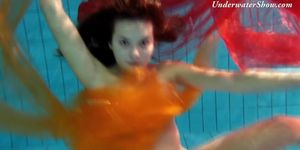 Edwige slutty underwater