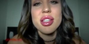 Lindsey  lipstick  tease