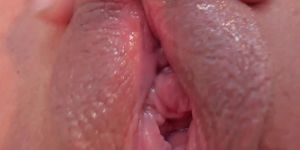 A+ Amazing BIG FAT Pussy LIPS SQUIRT