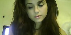 Hot teen masturbating pussy on webcam [SD]