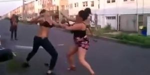 Real female fight with a couple of crazy chicks