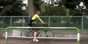 Sporty Japanese biker wets her tights with piss