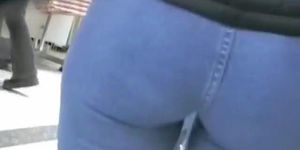 Slim Latina with a big booty shows her sexy butt in jeans