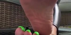 SA-Green toes and wrinkles