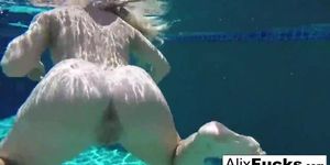 Busty blondes Alix & Cherie go skinnydipping (Alix Lynx)