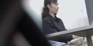 Sperm sharking video with an enticing Japanese woman