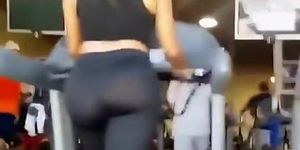 Big booty chick in black leggings