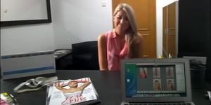 Nice Chick Gives Pussy At The Casting