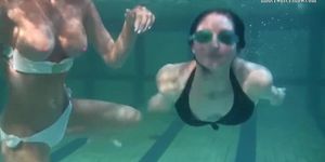 Underwater lesbians Irina Barna and Anna Feher