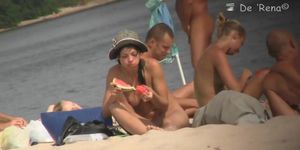 Sexy, all natural babes and their boyfriends at the nudist beach
