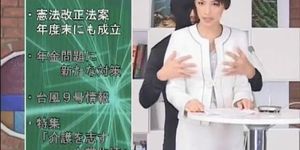 Japanse presentator wordt geneukt terwijl hij uitzendt