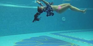 Sazan Cheharda – super hot teen underwater nude