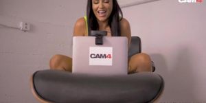 Romi Rain Teases and Twerks | CAM4