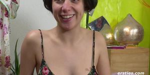 all natural amateur toying her hairy pussy