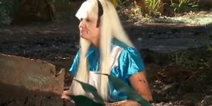 alice in wondlerland quicksand vore