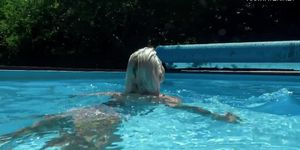 Outdoor swimming pool erotics with naked Zazie (Zazie Skymm)