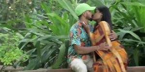 Indian Hot Kissing - Gf Pranked In Saree