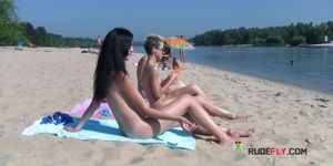 Nude beach girl secretly filmed enjoying herself on the beach