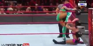 Sasha Banks vs Alexa Bliss. Raw 2017.