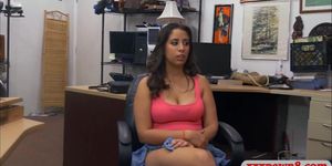 Amateur latina sells watch and pounded at the pawnshop