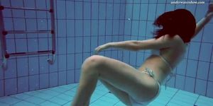 Hot underwater action Alla Birtakik (Tess Lyndon)