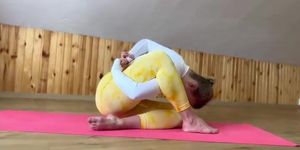 yoga com sensualiddae (Rebeca Linares, Tiffany Tatum, Rebecca Linares)