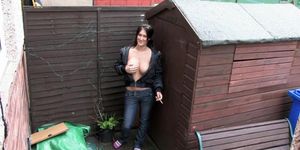 Huge knockers girl in a genuine public down blouse action (Truly hot)