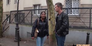 Jolie indienne enculée pour faire une surprise à son mec