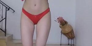 Riley Reid striptease (pájaros)