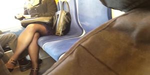 jolies jambes dans le RER C sexy legs in the train