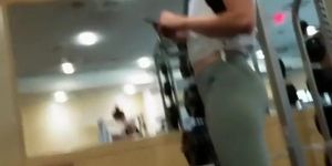 Hot ass and legs workout in the gym