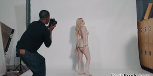 Black photographer fucks his modell