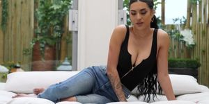 Latina That Is Insanely Hot Is Fucking To Get A Modeling Gig!