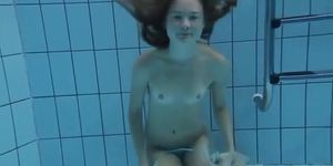Clara underwater show