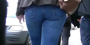 Candid ass in jeans