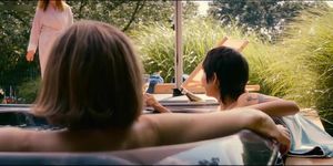 Barbara Garrick, Ellen Page, Laura Linney, May Hong naked (Zosia Mamet)