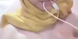Melly Masturbate in Shower - Indonesian Muslim Girl (Yellow)