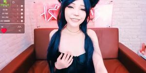 Cosplay girl gets ahegao and cam 4 (Cat Woman)